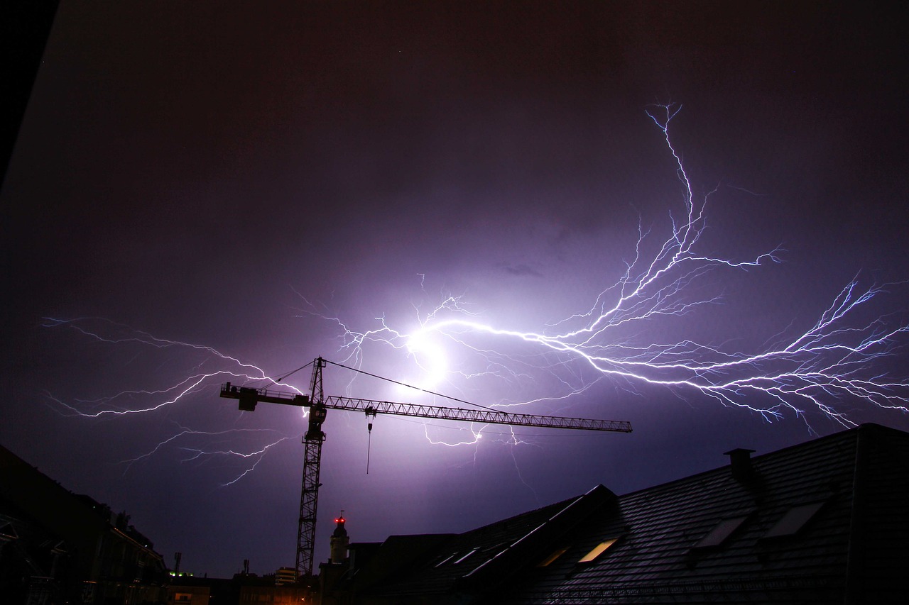 thunderstorm, lightning, crane-1761849.jpg